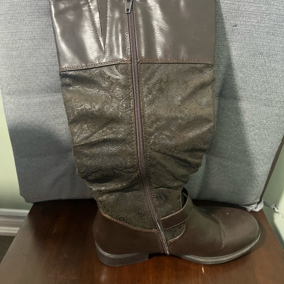 Size 7 Like New Wonderlust boots - Picture 5 of 6